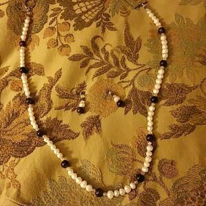 SALE ON GORGEOUS PEARLS MAKE OFFER!!! $$$ AMYTHYST PURPLE STONES SET OFF PEARLS!